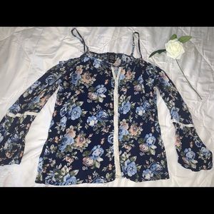 Off the shoulder top ✨